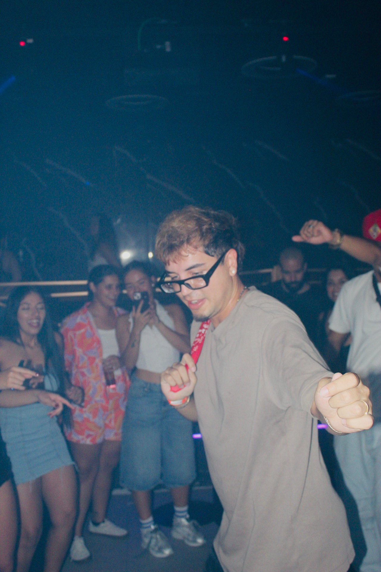 Público bailando en una sesión de Remember Beats